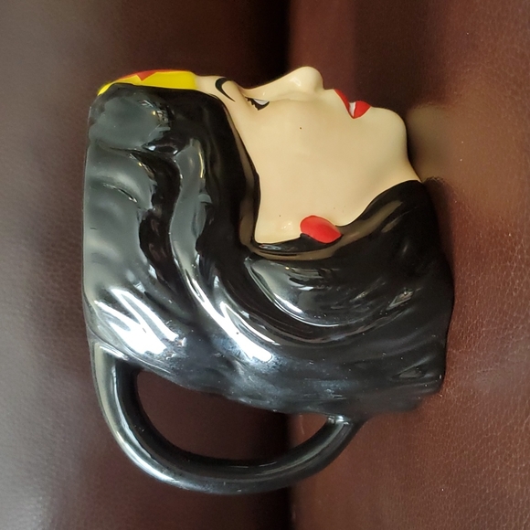 Wonder Woman Collectable Mug by Zak - Picture 2 of 5